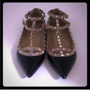 Athentic Valentino rockstud flats black size 41
Gently worn